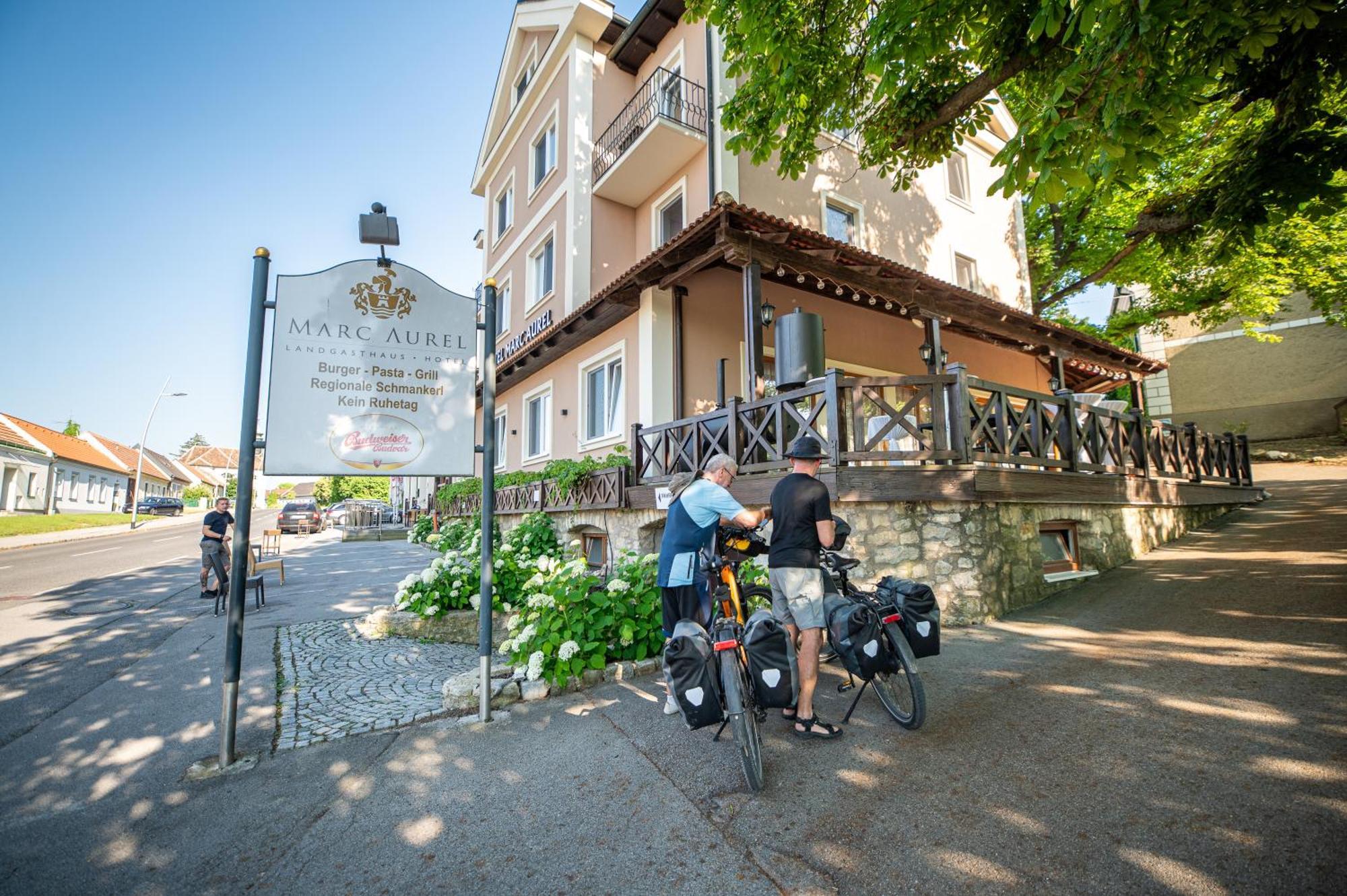 Hotel Marc Aurel Petronell Exterior foto