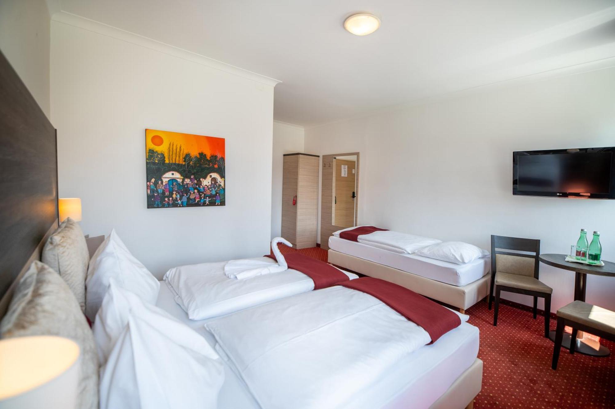 Hotel Marc Aurel Petronell Exterior foto